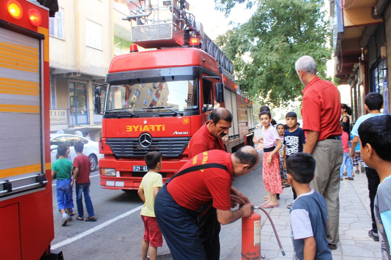 Diyarbakır’da odunlukta çıkan yangın korkuttu