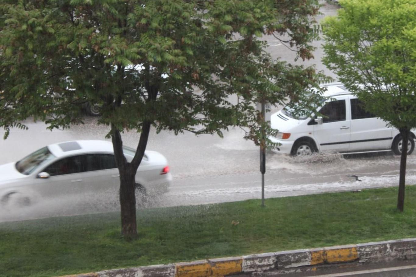 Doğu Karadeniz kıyıları ve Artvin çevreleri için sağanak uyarısı
