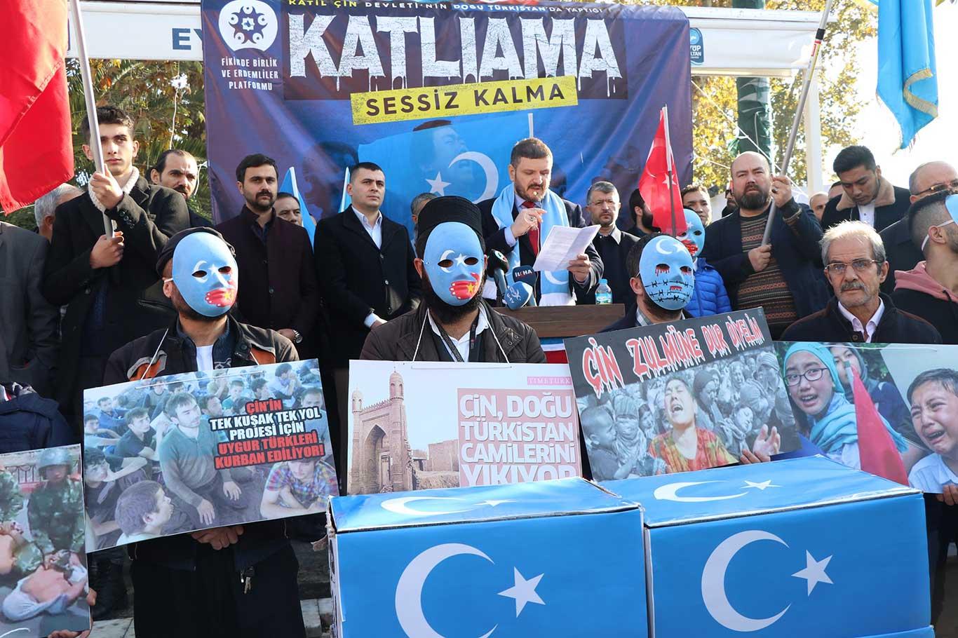 ​Doğu Türkistan'da yaşanan katliamlar İstanbul'da protesto edildi