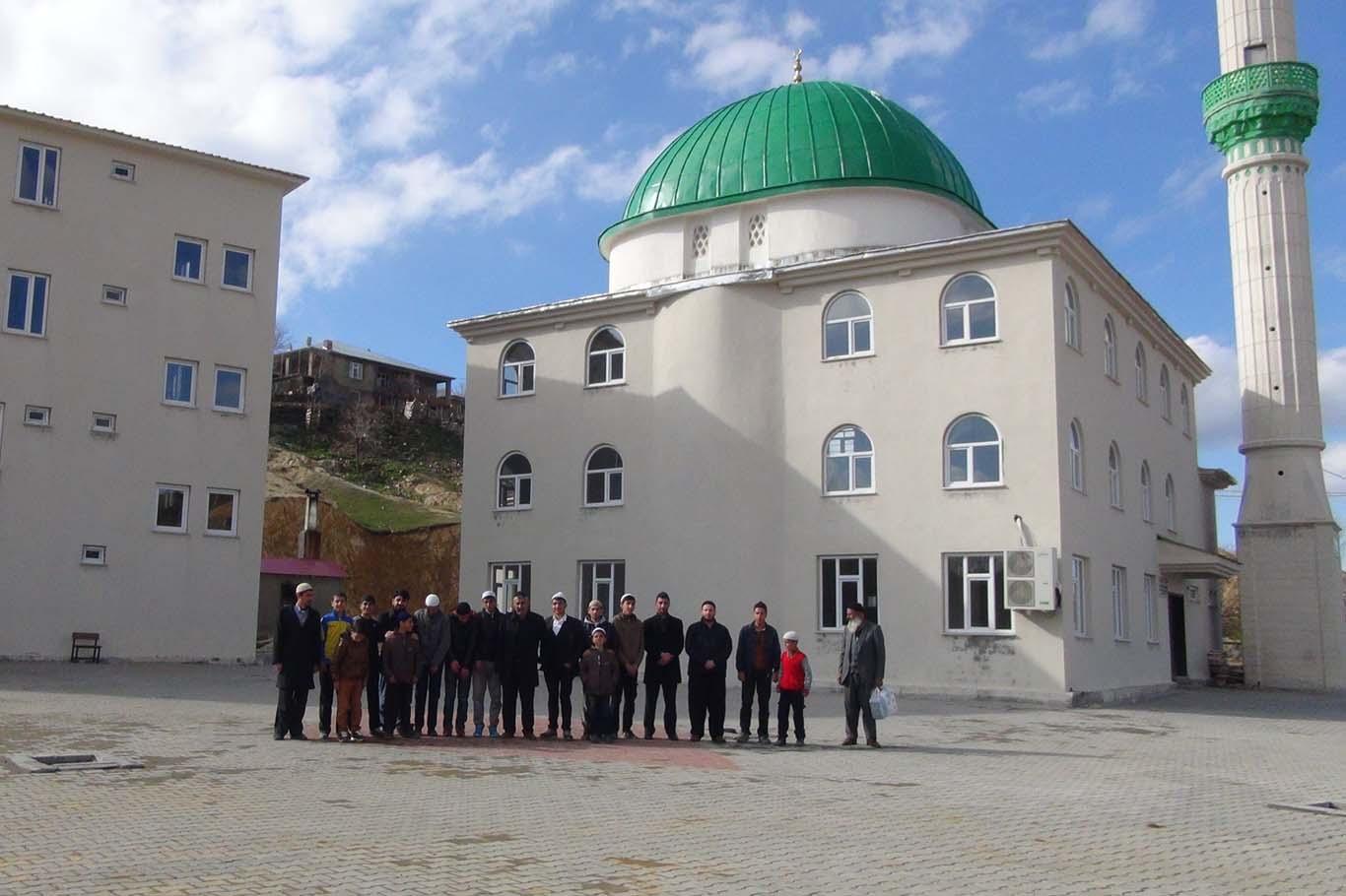 Doğup büyüdüğü köye külliye yaptırdı