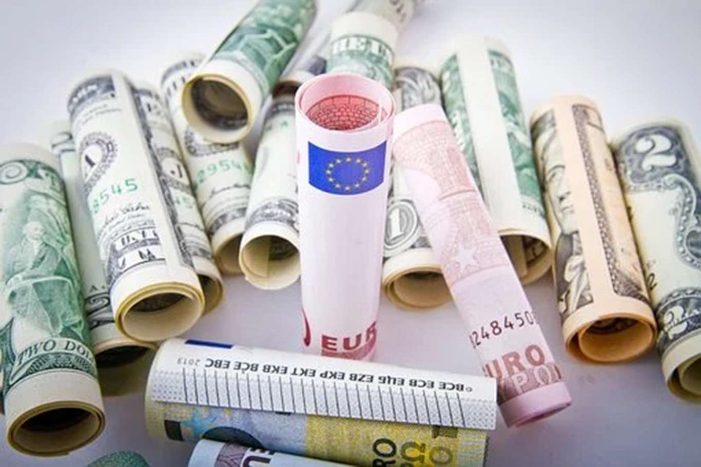 Dolar 8,44 seviyelerinde işlem görüyor