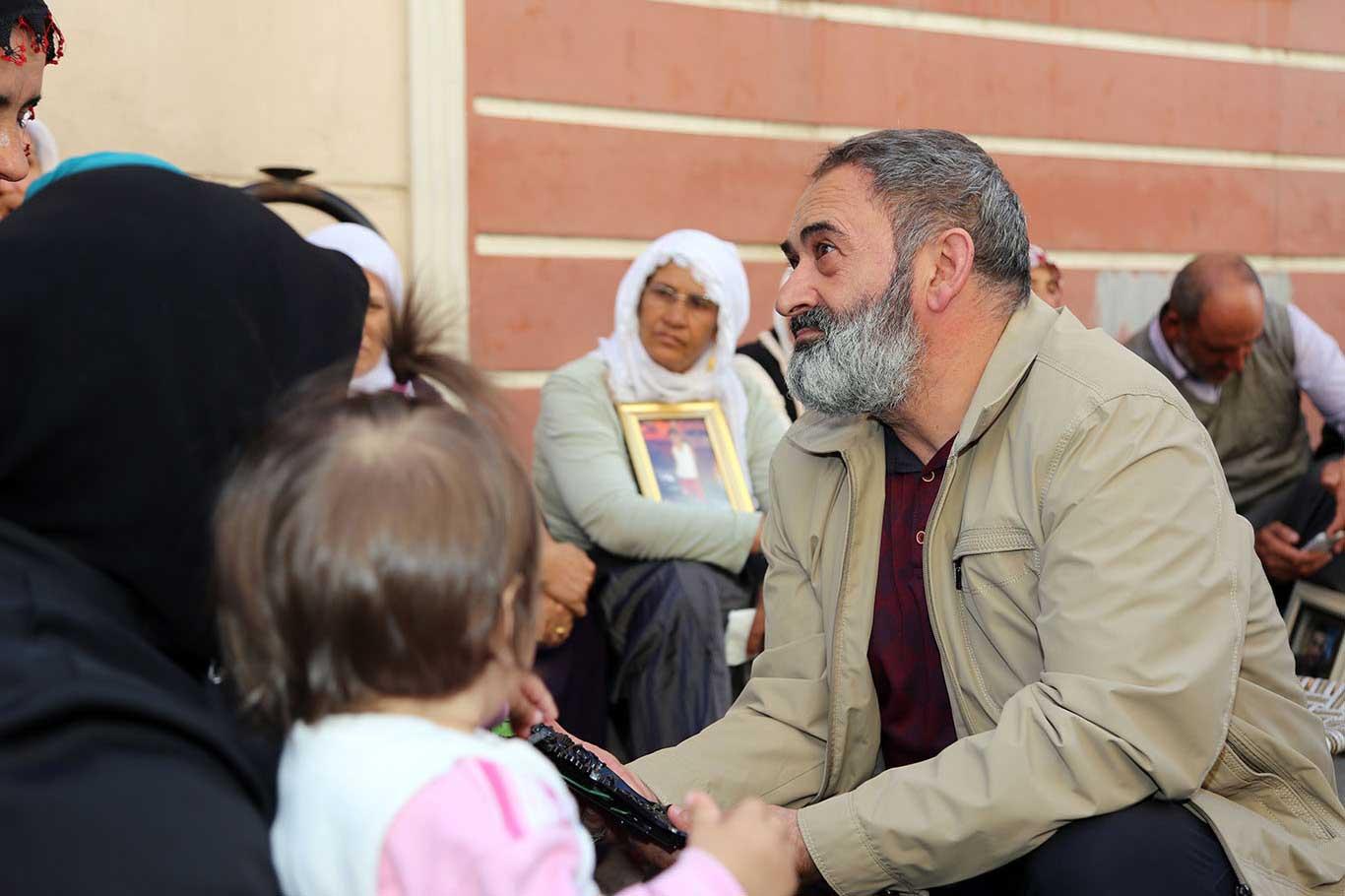 Dursun Ali Erzincanlı'dan annelere destek ziyareti
