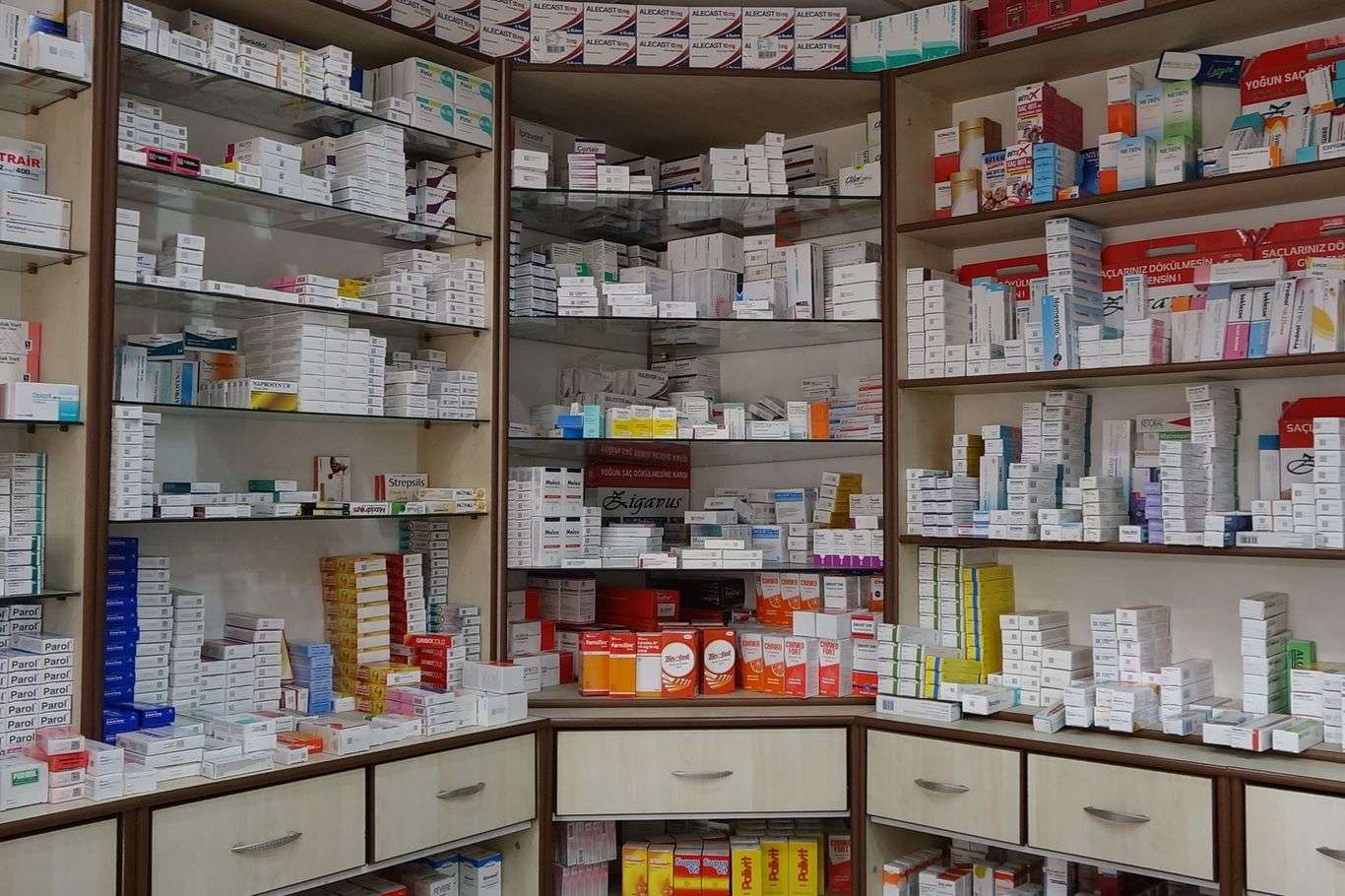 Eczanelerde ilaç tedarik sıkıntısı devam ediyor