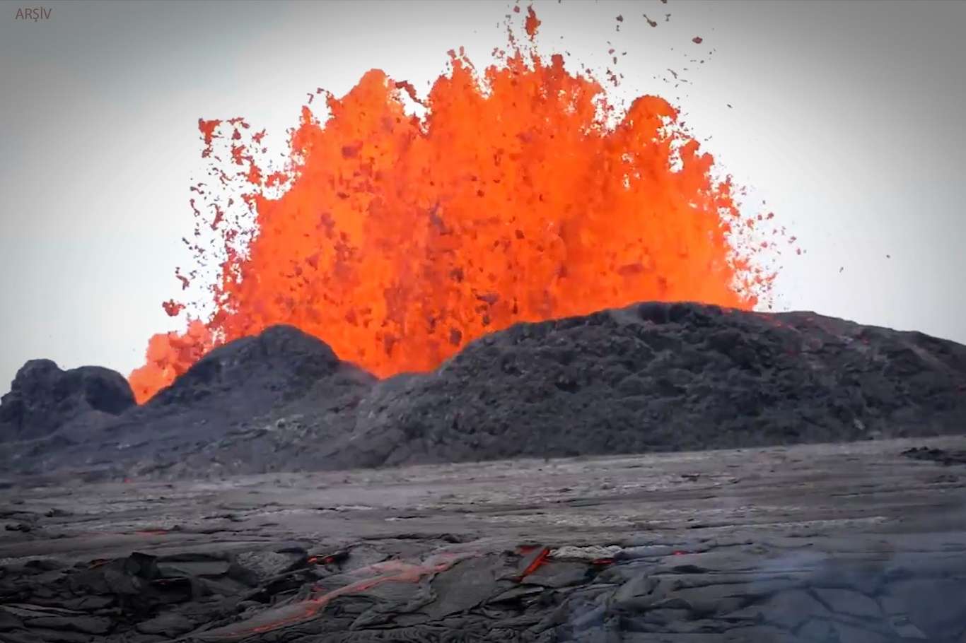 Endonezya'da Merapi Yanardağı'nda son 9 yılın en büyük patlamaları yaşandı