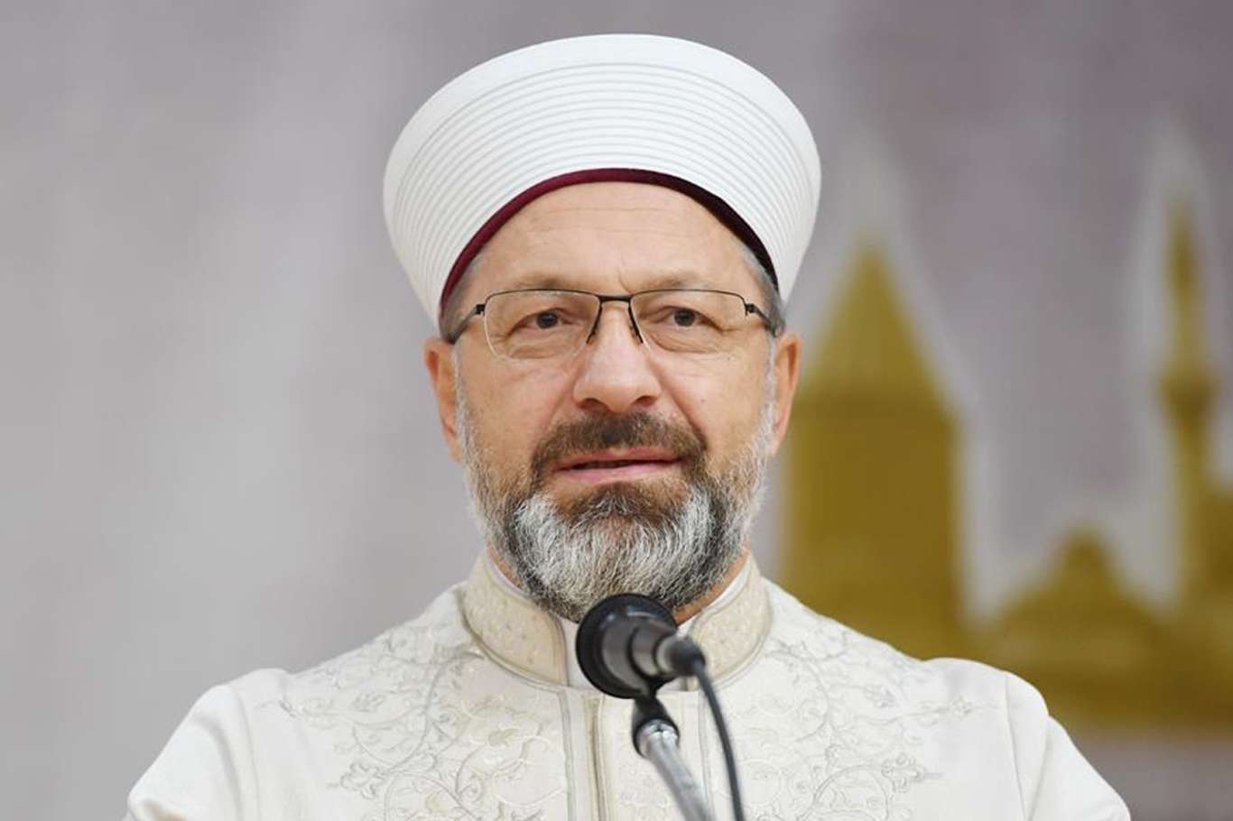 Erbaş: Gençlerimizi çocuklarımızı İslam'ın itidal tavsiyesiyle eğitmeliyiz