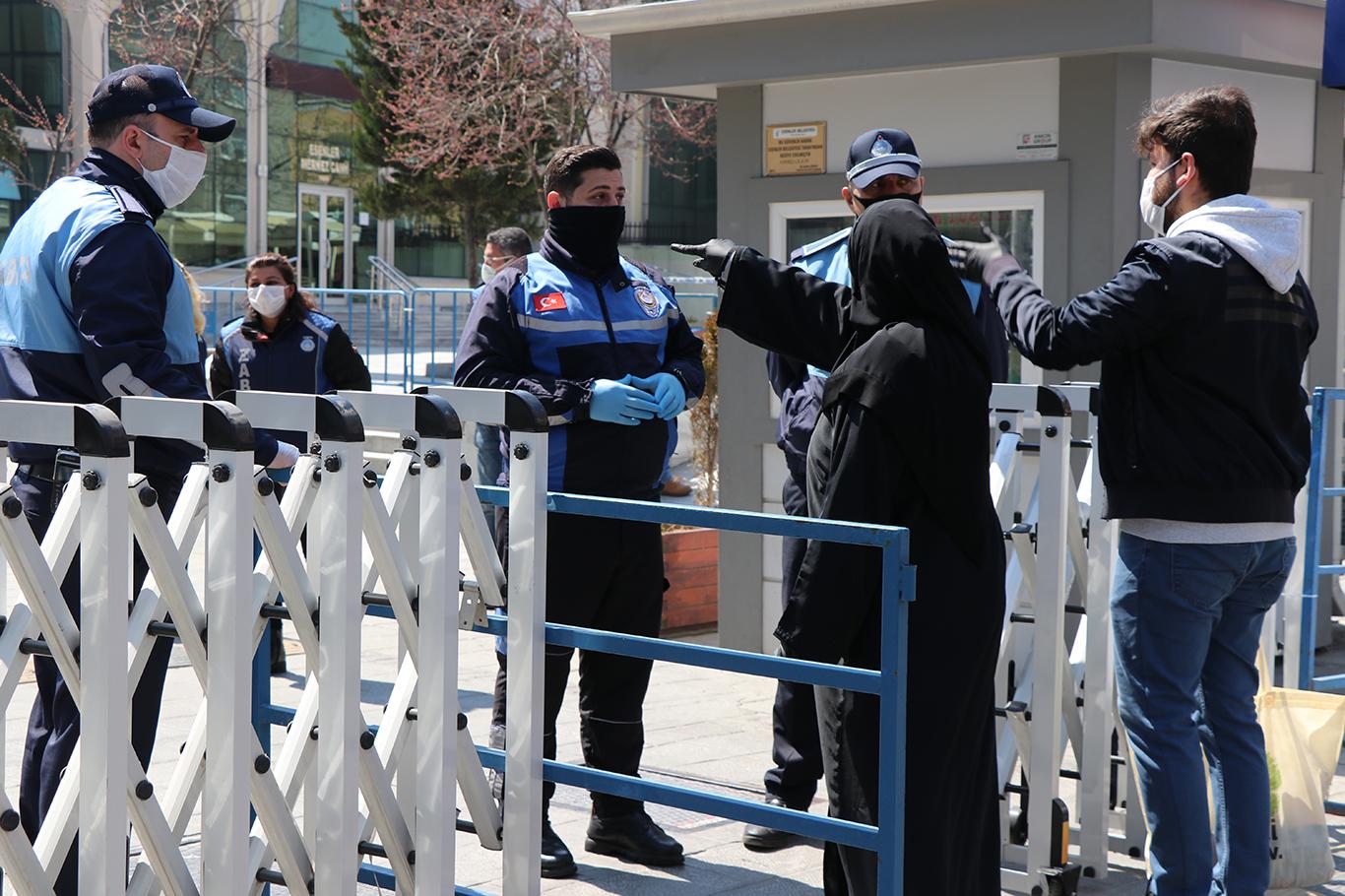 Esenler’de kapatılan cadde ve meydanda denetimler başladı
