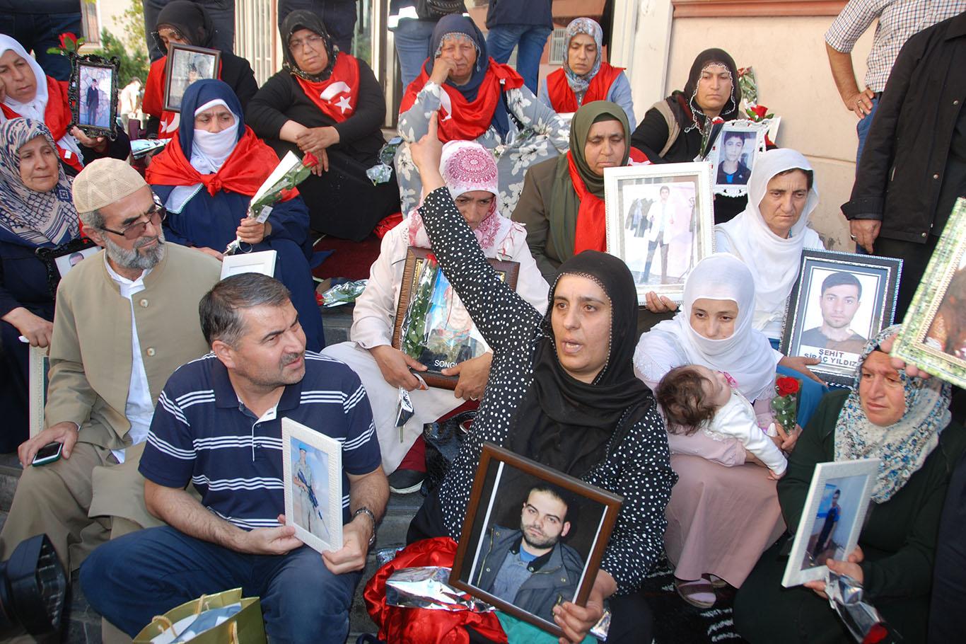 Evlat nöbetindeki aileler: Sürekli tehdit ediliyoruz