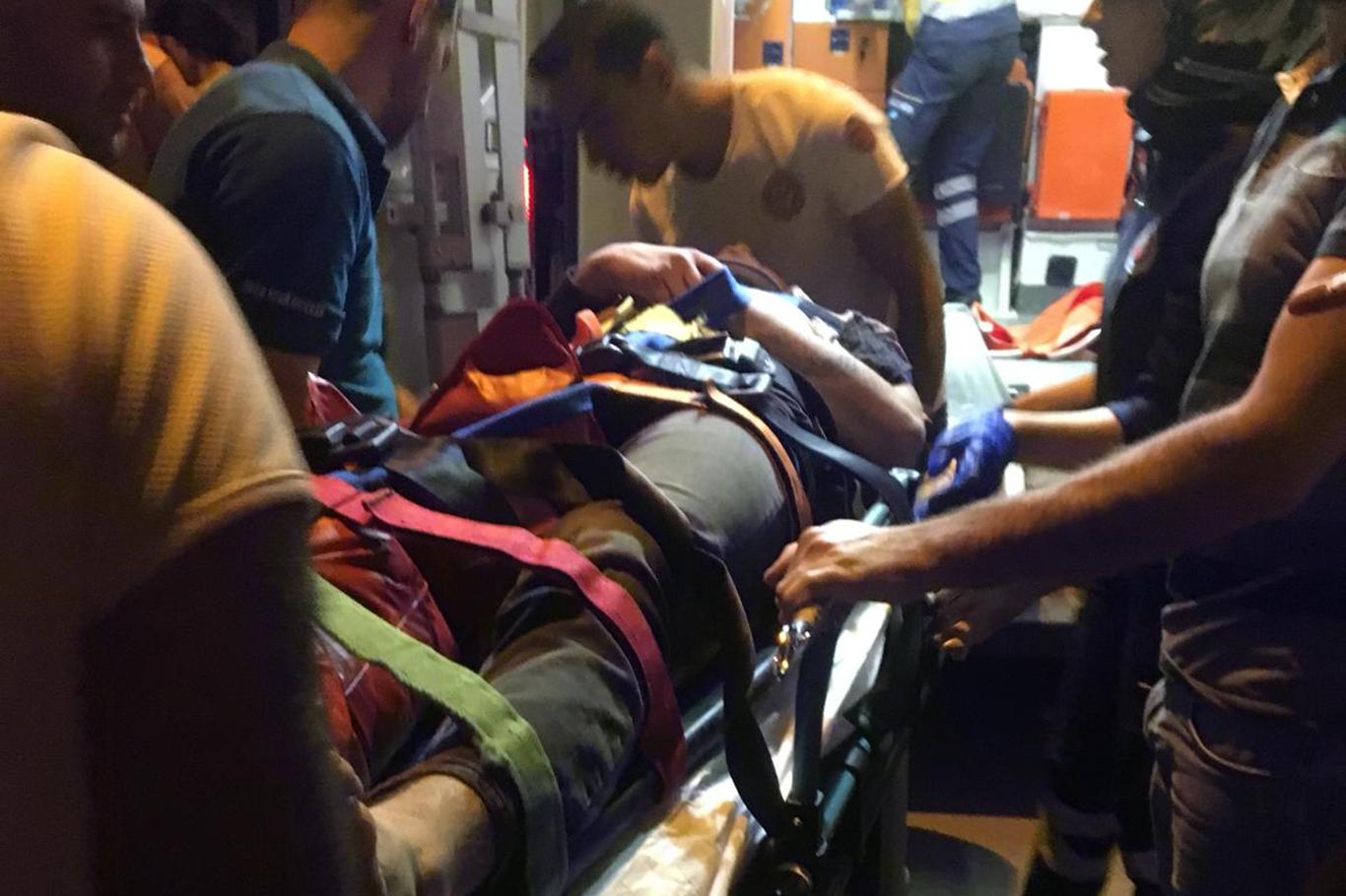  Motosiklet yayalara çarptı: 4 yaralı