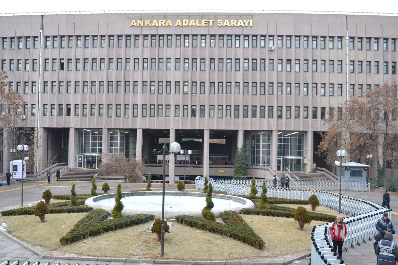 FETÖ'den ihraç edilen 8 bakanlık çalışanı için gözaltı kararı