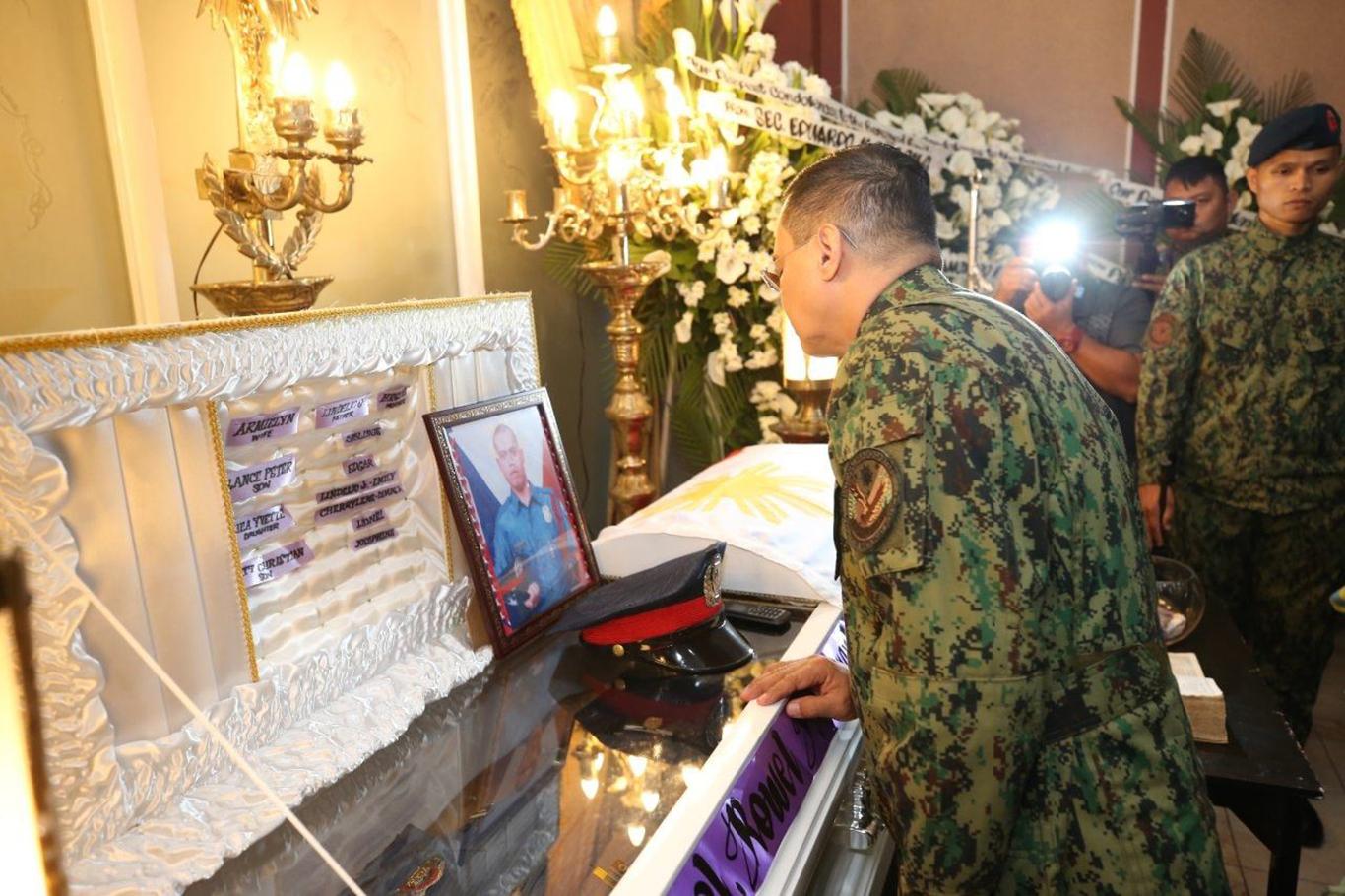 Filipinler'de patlama: Biri polis 2 ölü