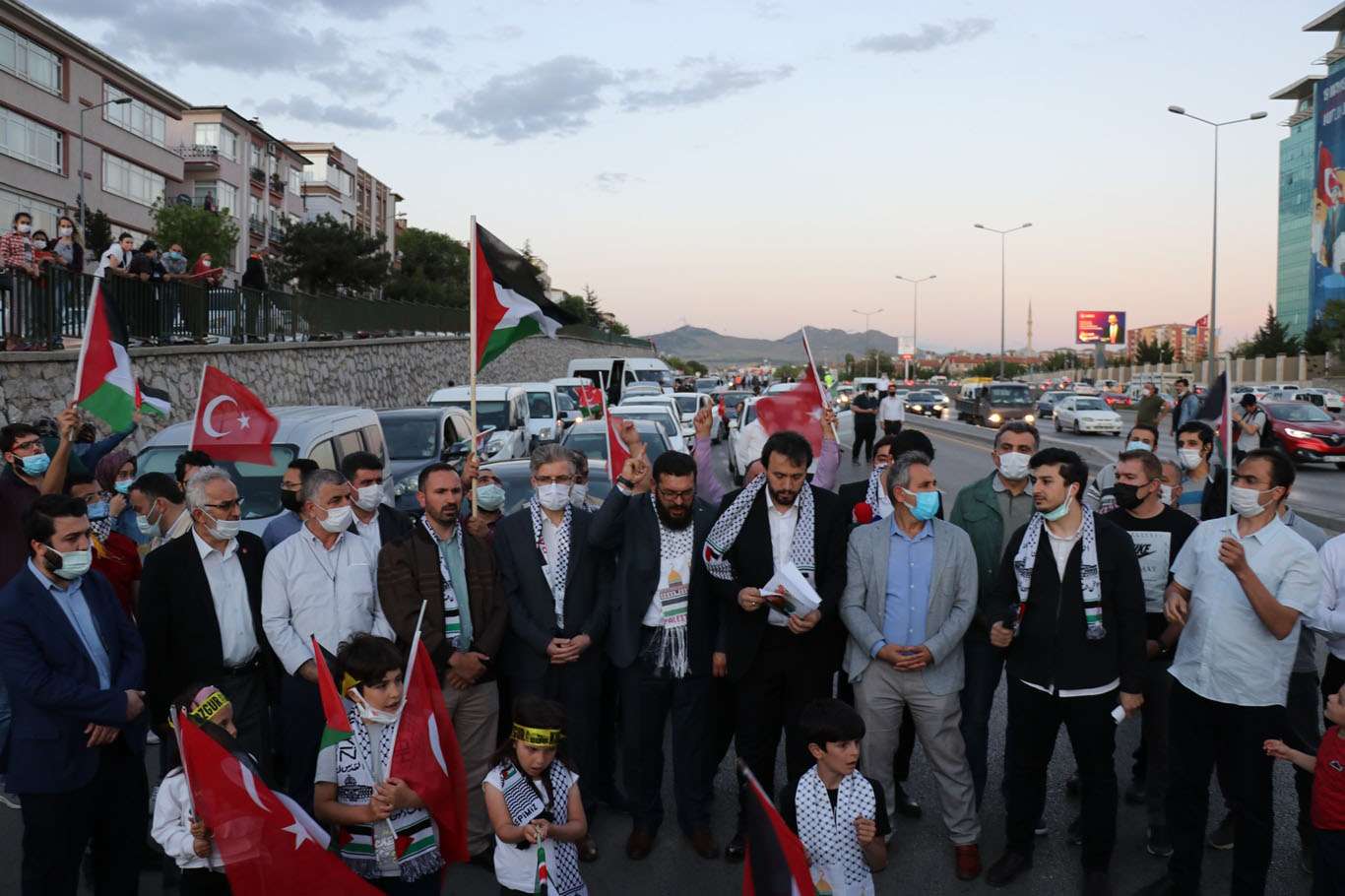 Filistin’e yönelik saldırılara tepkiler sürüyor
