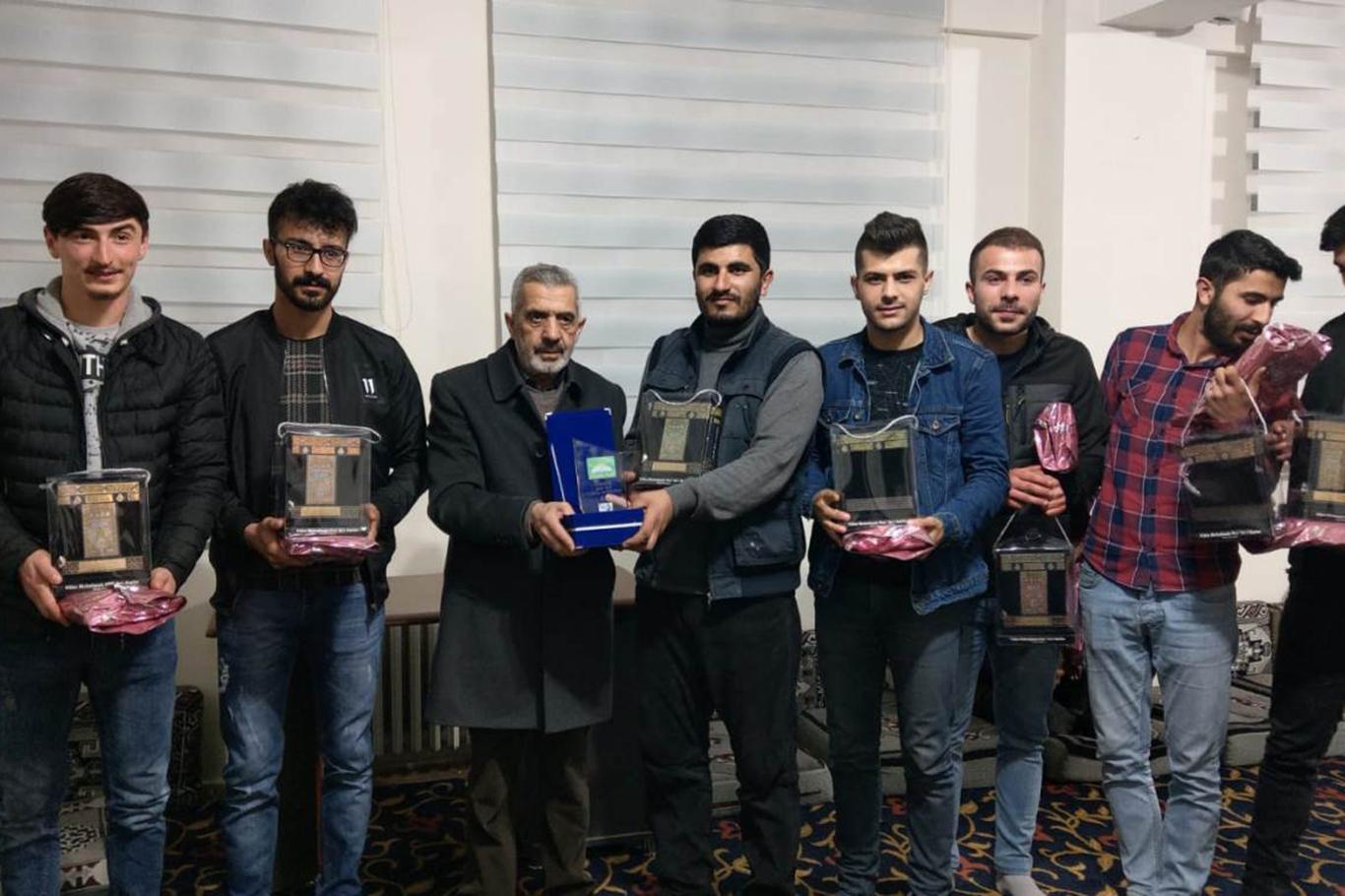 Futbol turnuvasını kazanan takımlara Kur'an hediye edildi