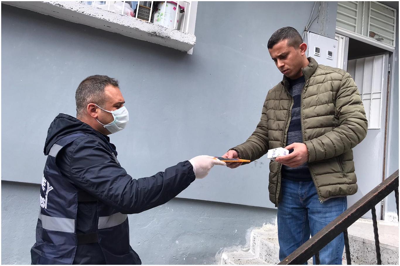 Gaziantep’te ‘Evde Kal’anlara çeşitli hediyeler veriliyor