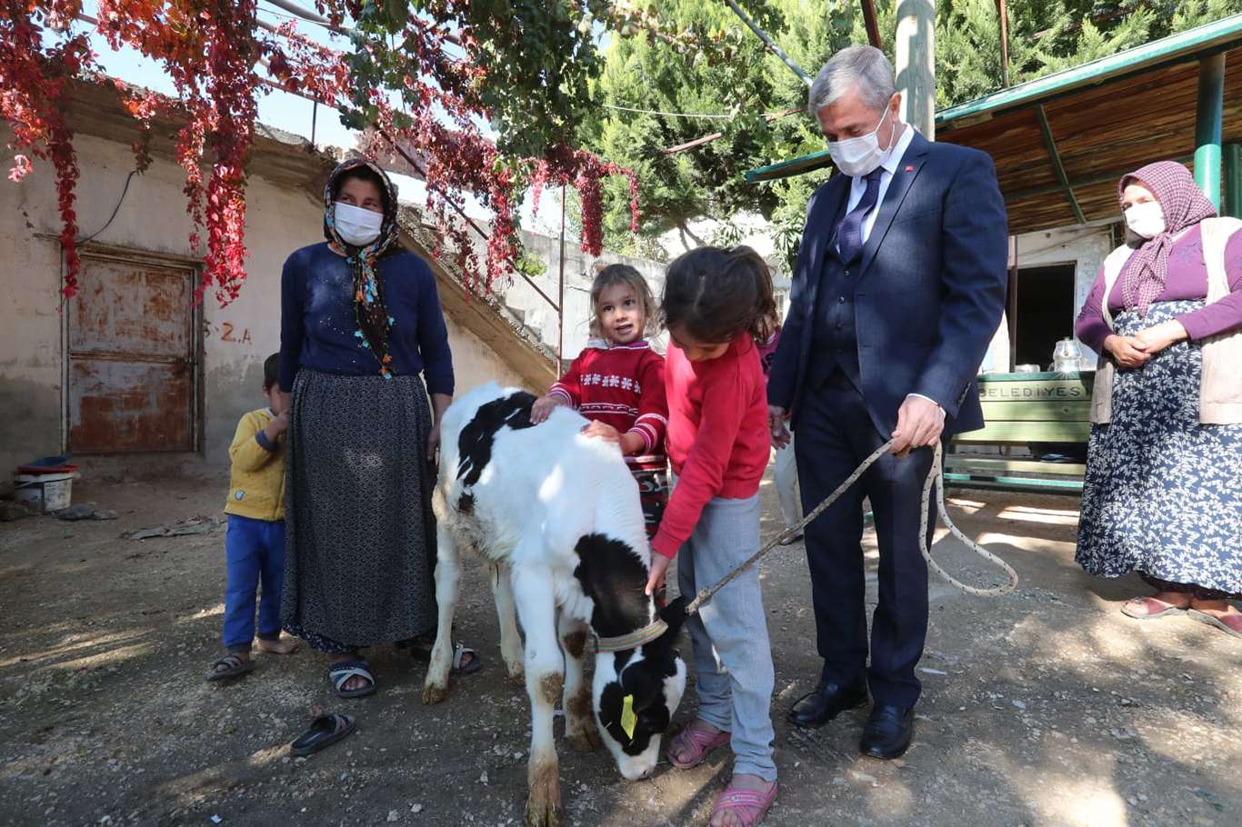 Gaziantep’te hayvan yetiştiricilerine destek devam ediyor
