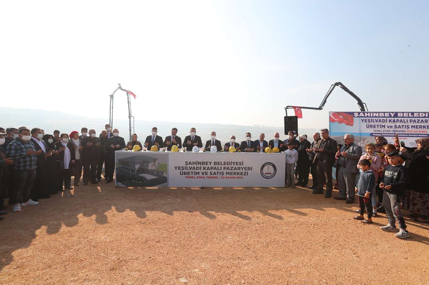 Gaziantep’te kapalı pazaryeri üretim ve satış merkezinin temeli atıldı
