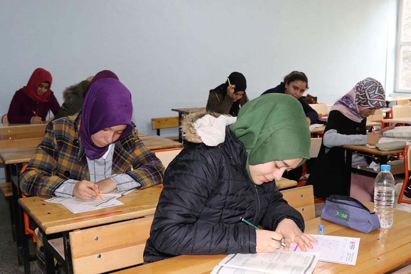 'Gençlere Hazreti Peygamberi rehber olarak tanıtmak istiyoruz'