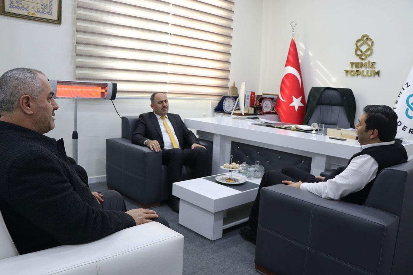 "Gençlerin içerisine düştüğü sorunun ana sebebi sistemdir"