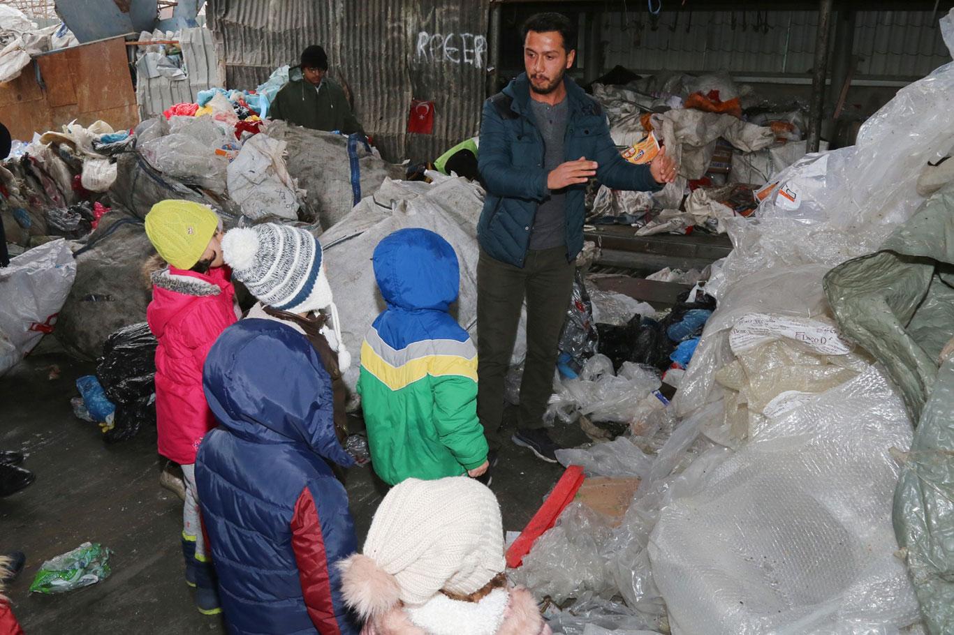 Geri dönüşüm tesisinde miniklere çevre eğitimi verildi