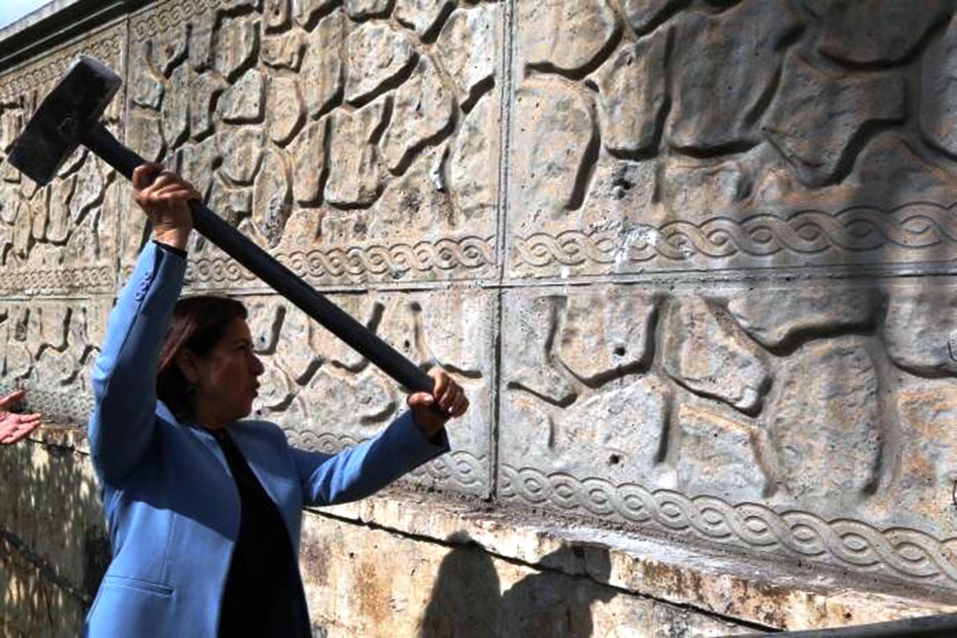 Görevden alınan belediye başkanı tutuklandı