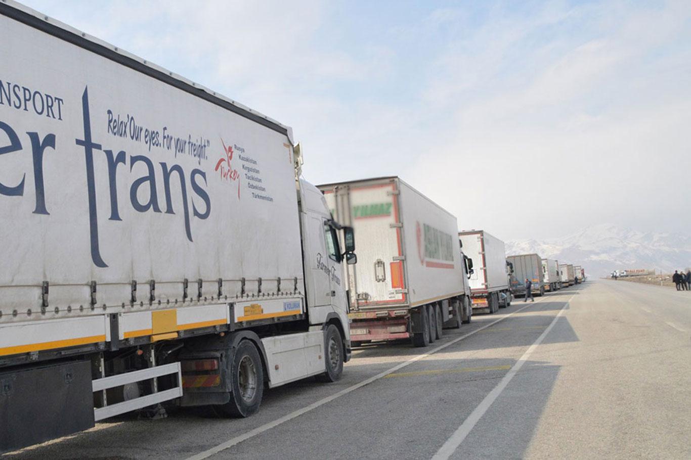 Gürbulak'ta 7 kilometrelik TIR kuyruğu oluştu