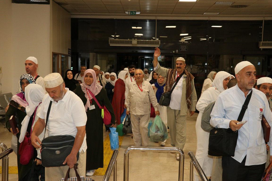  “Hac ibadetini yerine getirmenin sevincini yaşıyoruz”