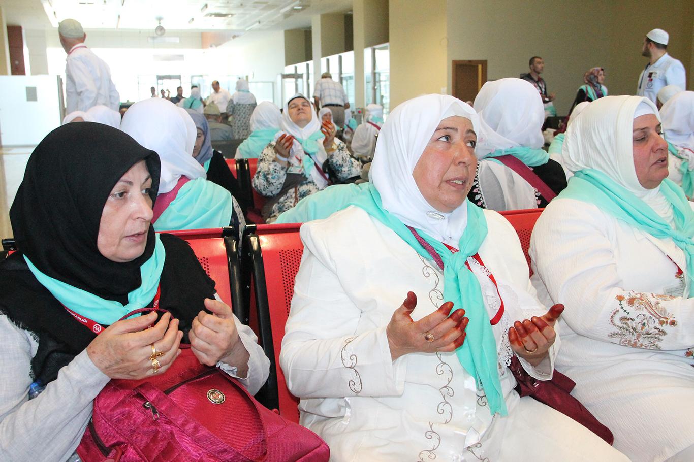 Hac kafilesi dualarla uğurlandı