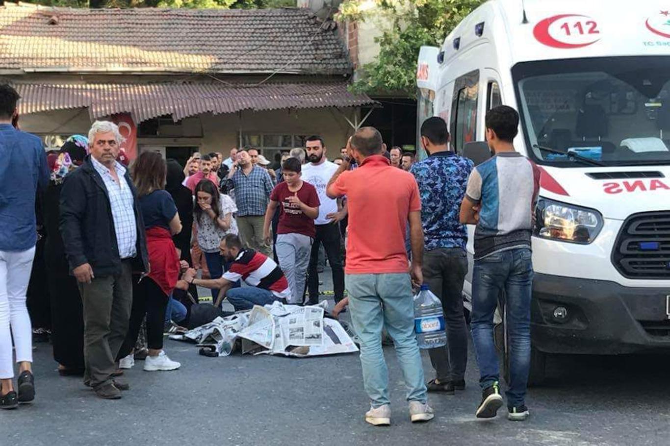 Hafriyat kamyonunun altında kaldı