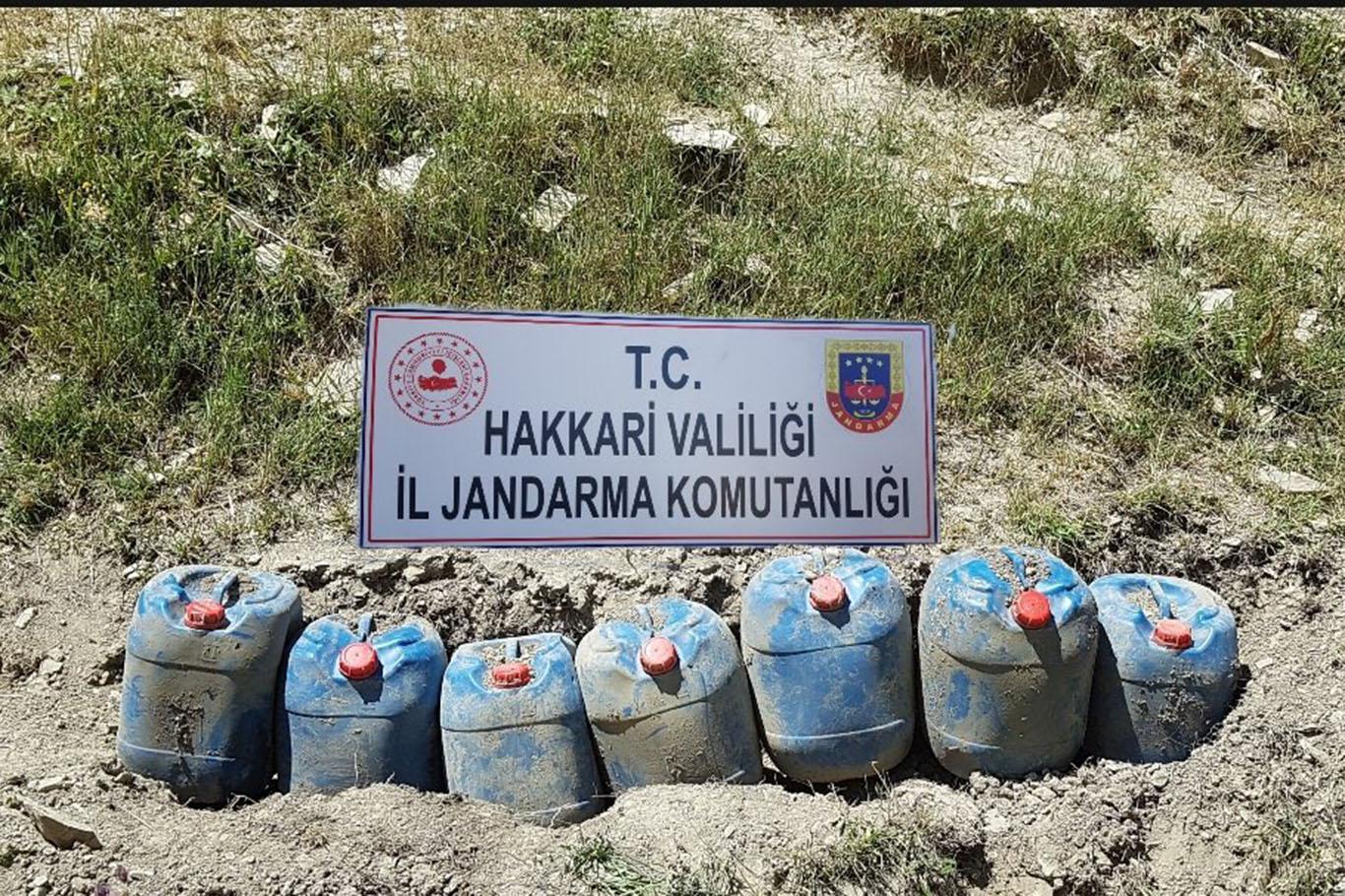 Hakkari'de 640 litre asetik anhidrit ele geçirildi