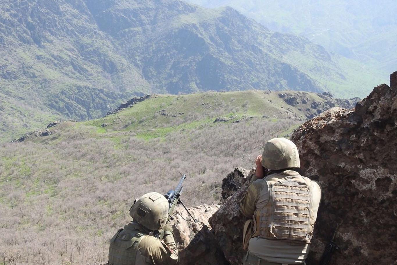 Hakkari'de çatışma: 2 PKK'li öldürüldü