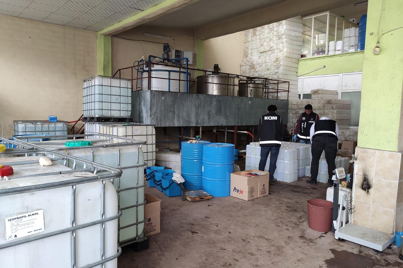 Halk sağlığını tehdit eden yaklaşık 3 ton dezenfektana el konuldu