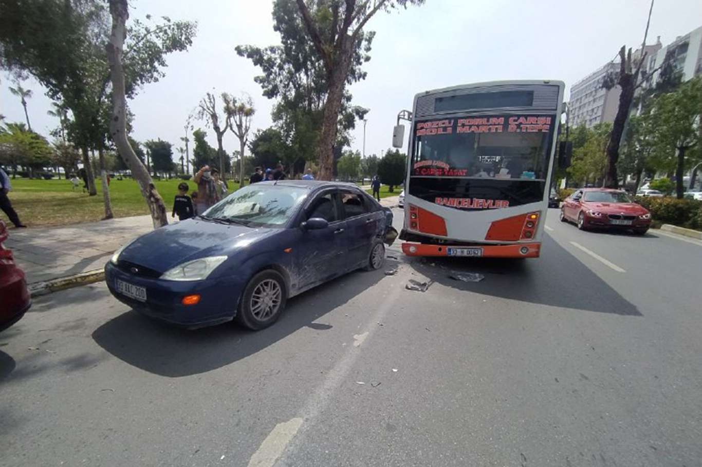 Hatalı sollama yapan araç kazaya neden oldu: 2 yaralı