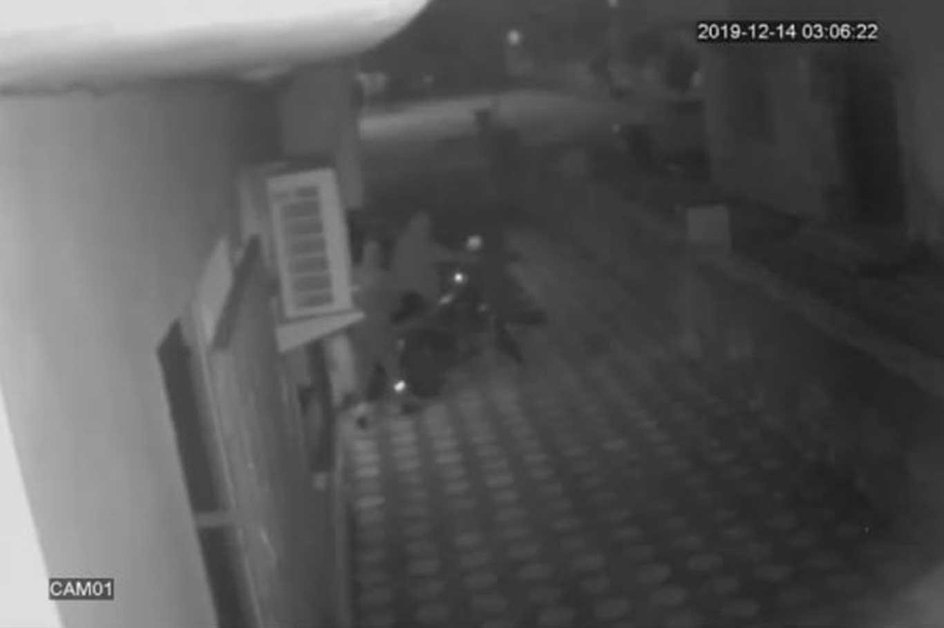 ​Hırsızlık anı güvenlik kamerasına yansıdı