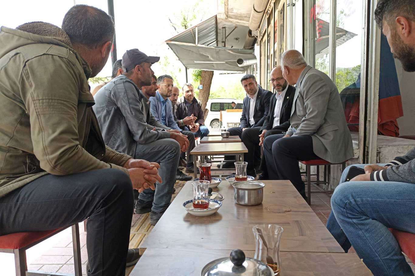 HÜDA PAR Genel Başkan Yardımcısı Tanrıkulu Van'da esnafı ziyaret etti