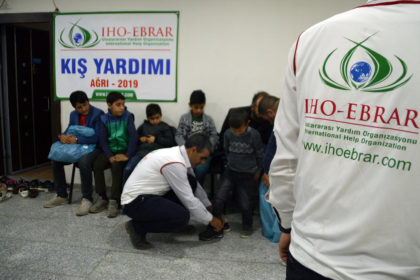 IHO EBRAR, Ağrı'daki yetimlerin yüzünü güldürdü