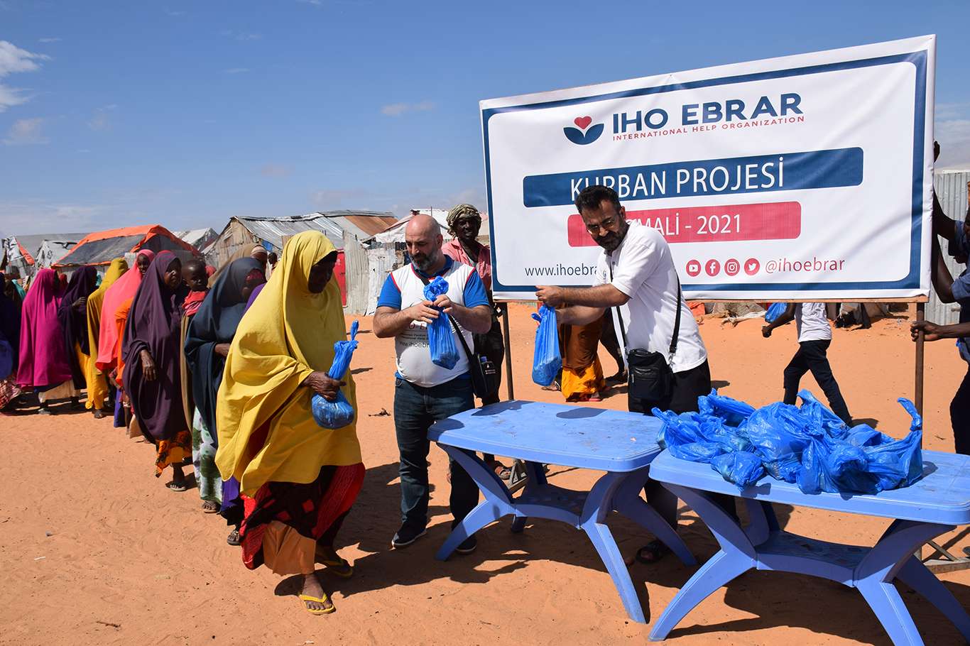 IHO EBRAR'dan Somali'deki mülteci kampı sakinlerine kırmızı et yardımı