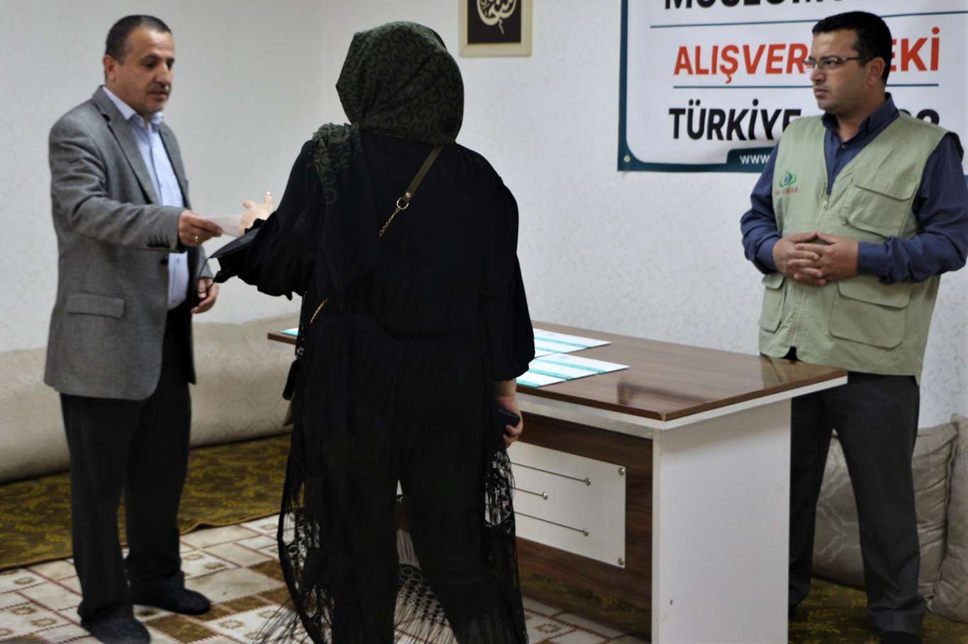 IHO EBRAR Mardin'de yetim ailelere yardımda bulundu