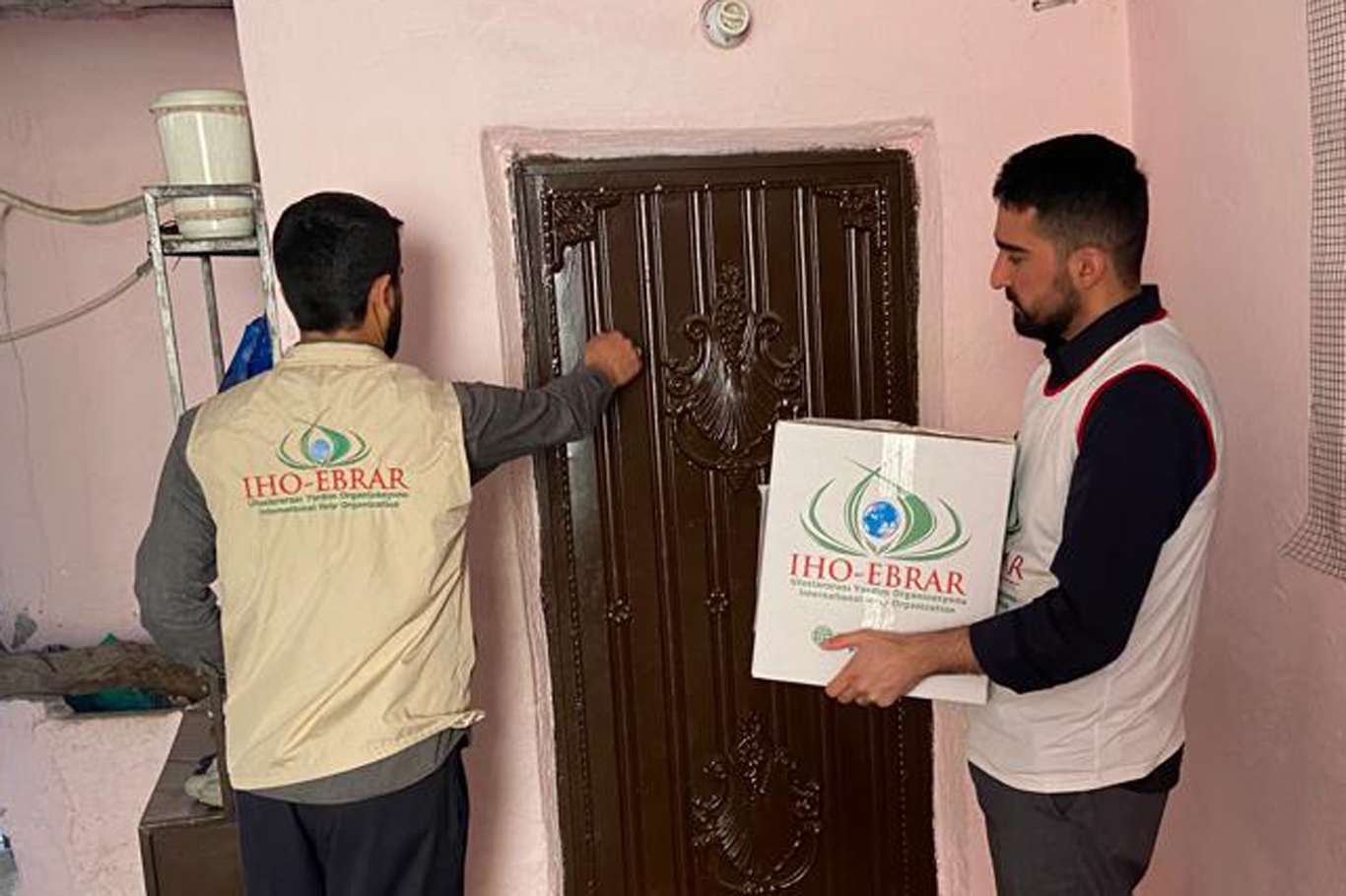 ​IHO EBRAR Silvan'da yetim ailelere gıda kolisi dağıttı