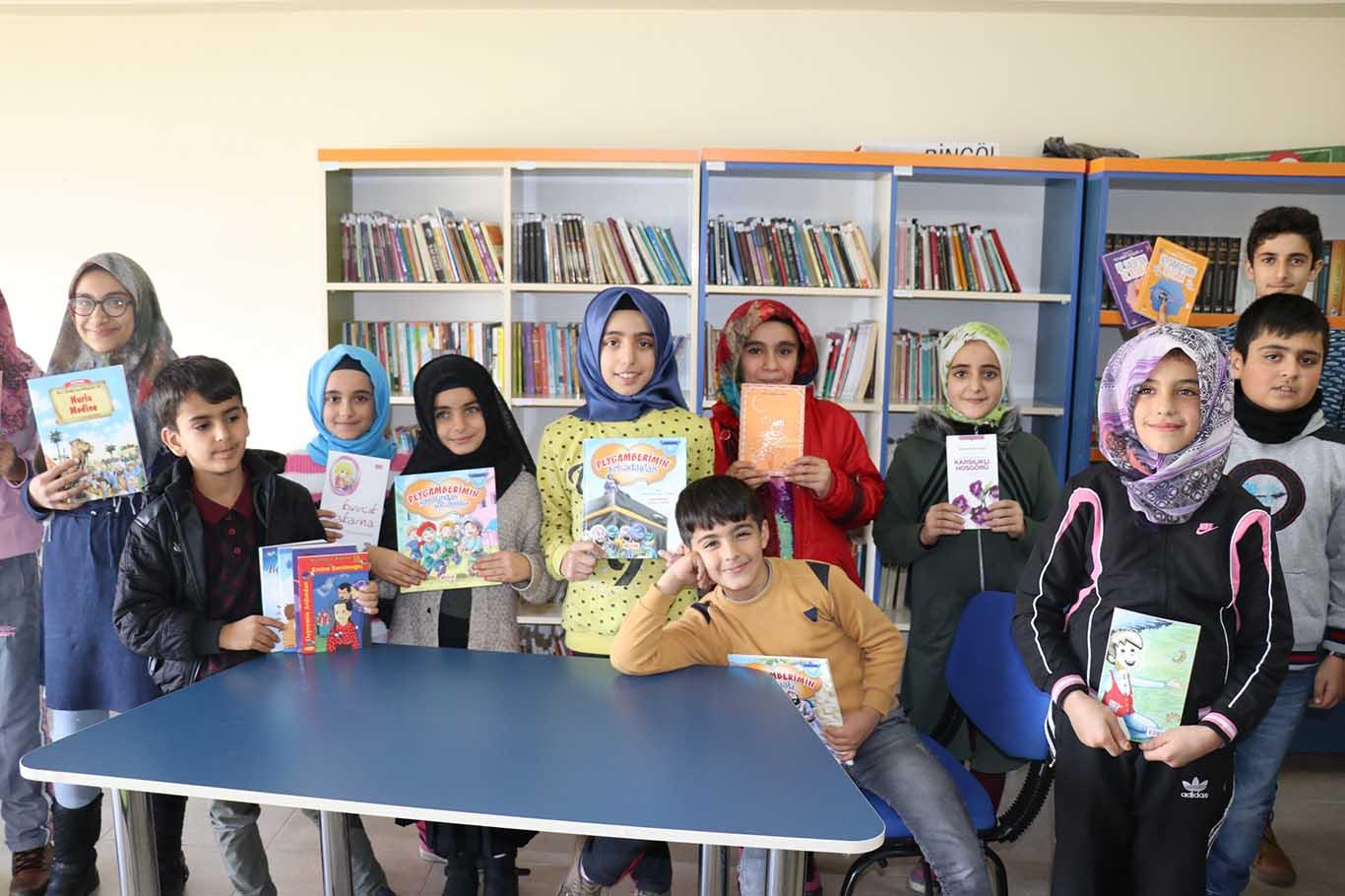 IHO-EBRAR’dan öğrencilere kitap yardımı