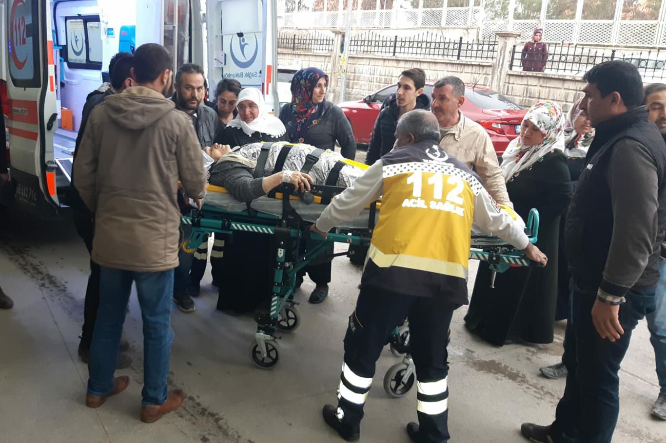 İki otomobil kafa kafaya çarpıştı: 3’ü ağır 5 yaralı