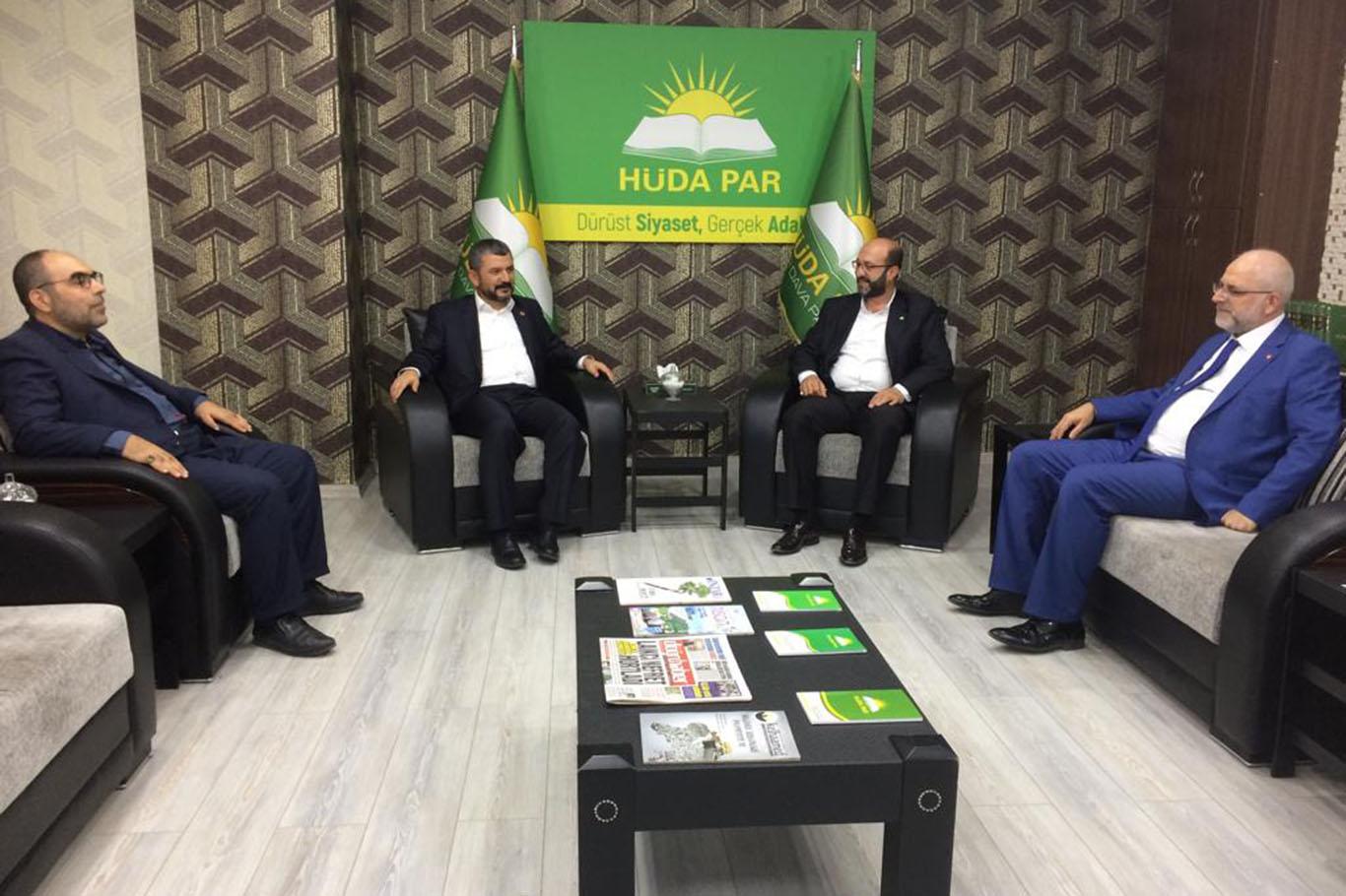 "İnanç özgürlüğü ve farklı kimlikler anayasal güvence altına alınmalı"