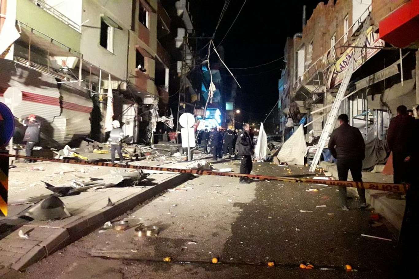 İş yerinde 4 adet sanayi tüpü patladı: Ortalık savaş alanına döndü