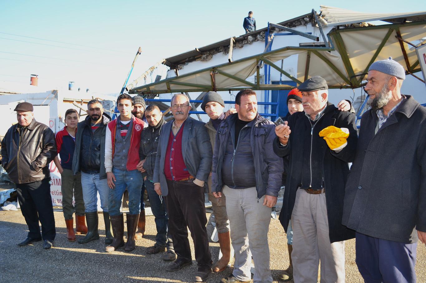 İş yerleri yıkılan esnaftan belediyeye tepki