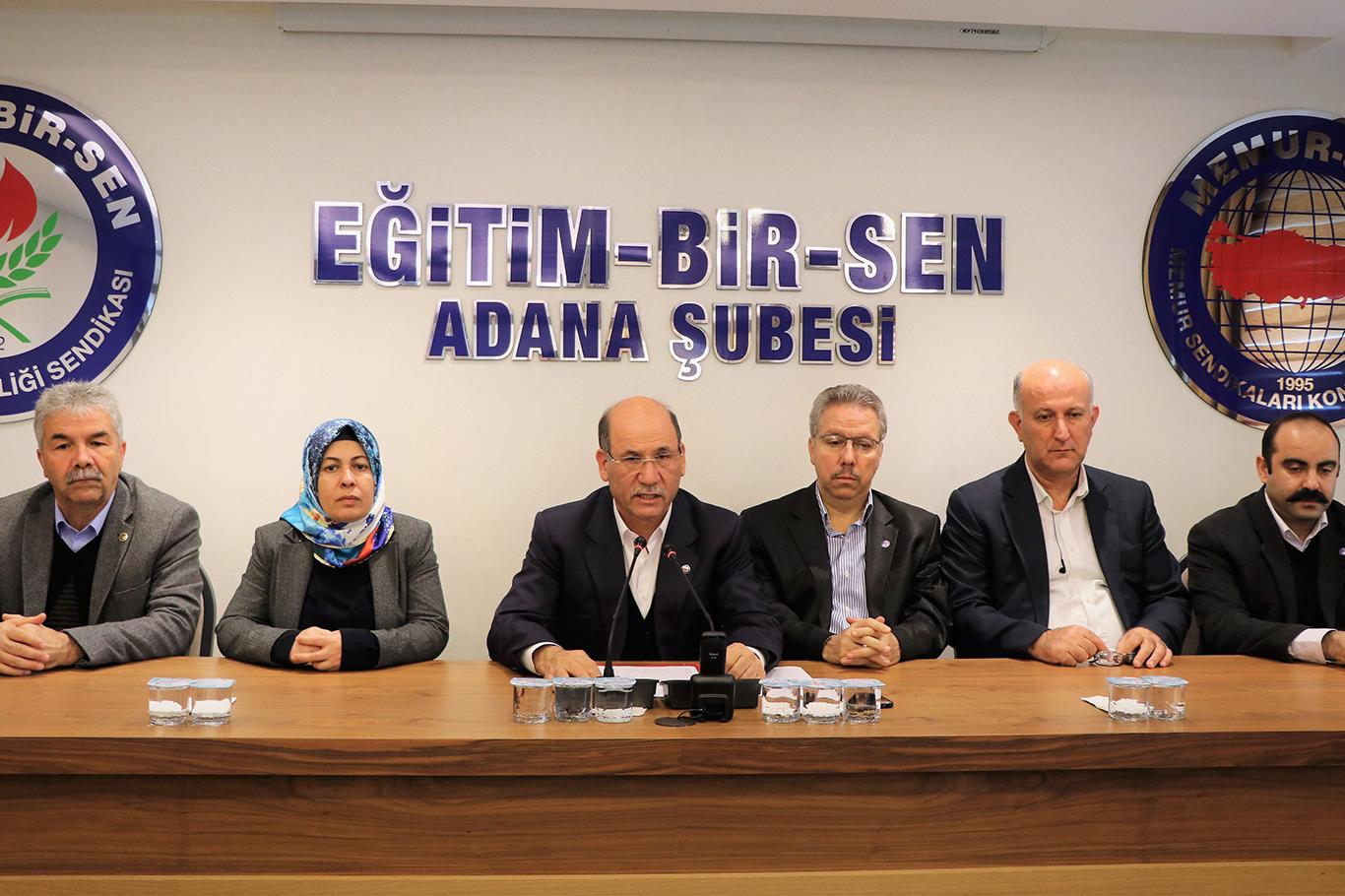 "İslam dünyasına karşı acımasız bir savaş yürütülüyor"