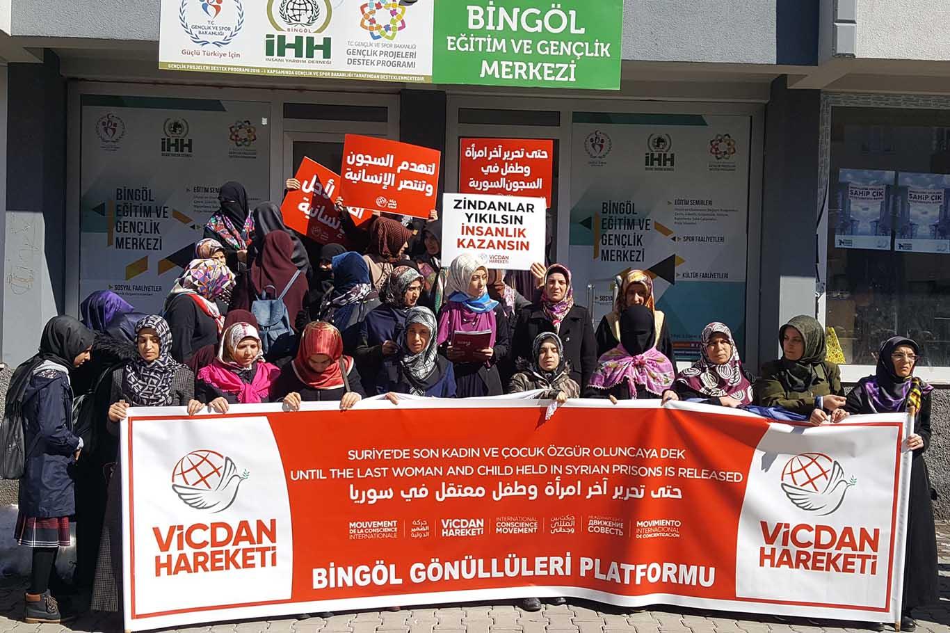 "Kadınlara ve çocuklara dokunmayın!"