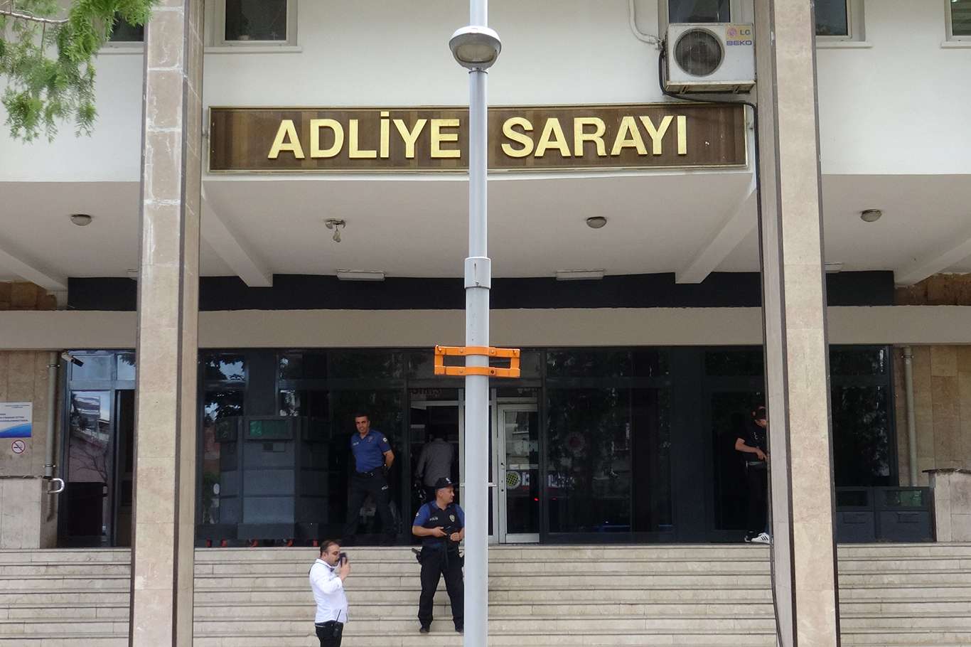 Kafe saldırısıyla ilgili tutuklananların sayısı 12’ye çıktı