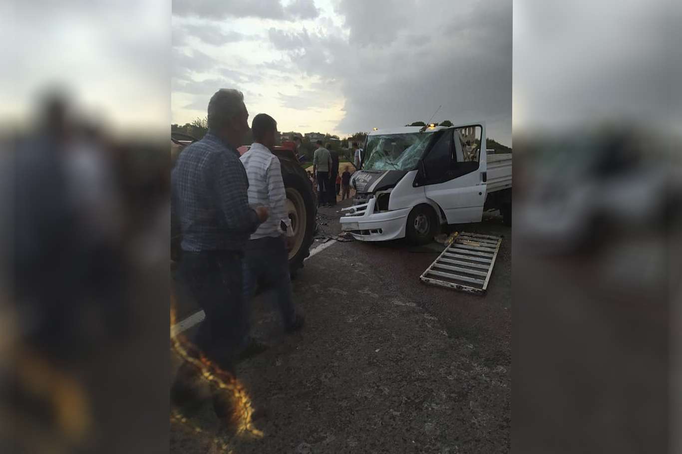 Kamyonet ile otomobil kafa kafaya çarpıştı: 3 Yaralı