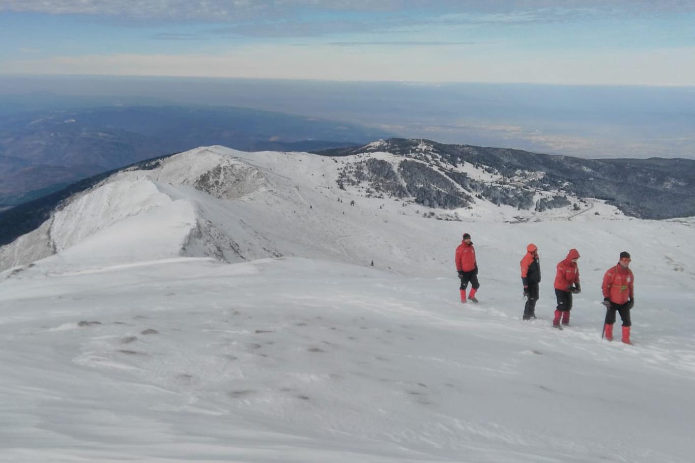 Kayıp dağcıları arama çalışmalarında mont bulundu