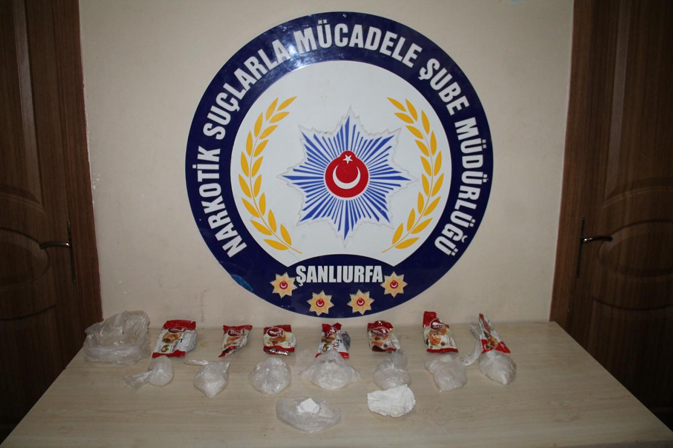 Kek ambalajına gizlenmiş uyuşturucu ele geçirildi