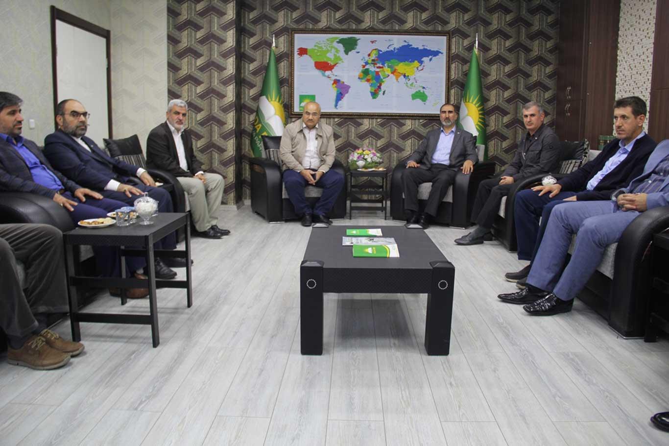 KHK mağdurlarından HÜDA PAR'a ziyaret