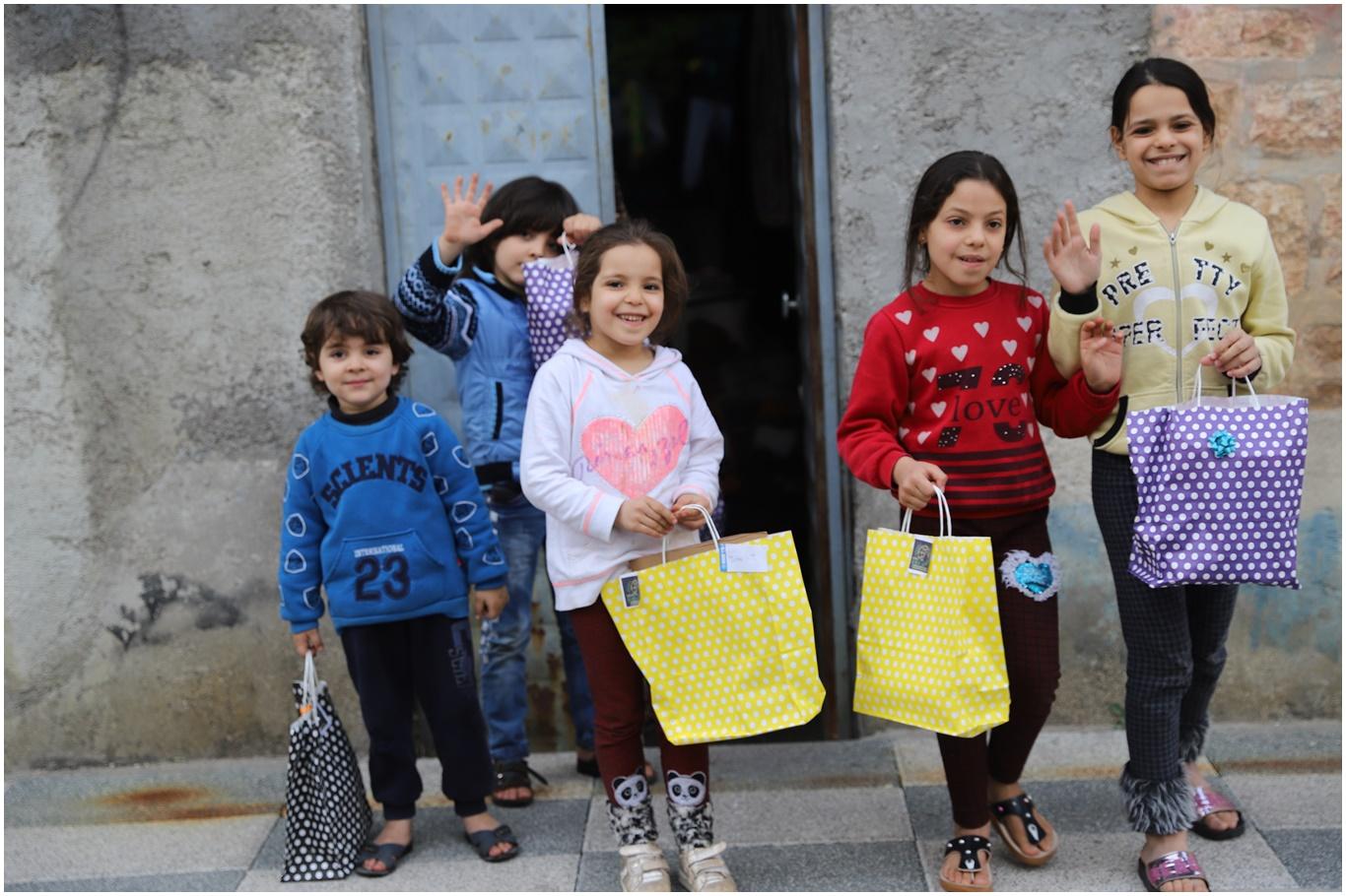 Kilis'te bin 500 yetim aileye iftariye verilip çocuklara oyuncak dağıtıldı